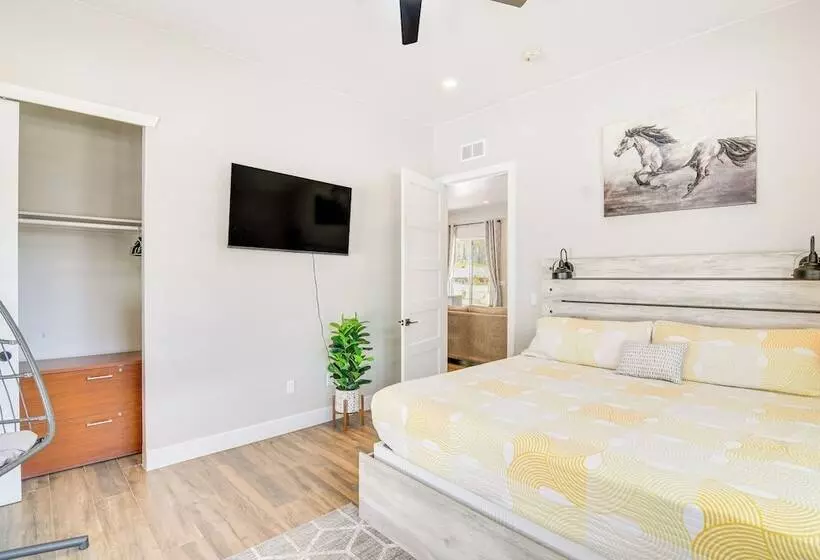 Romantic Mountain Retreat W/ Scenic Views!