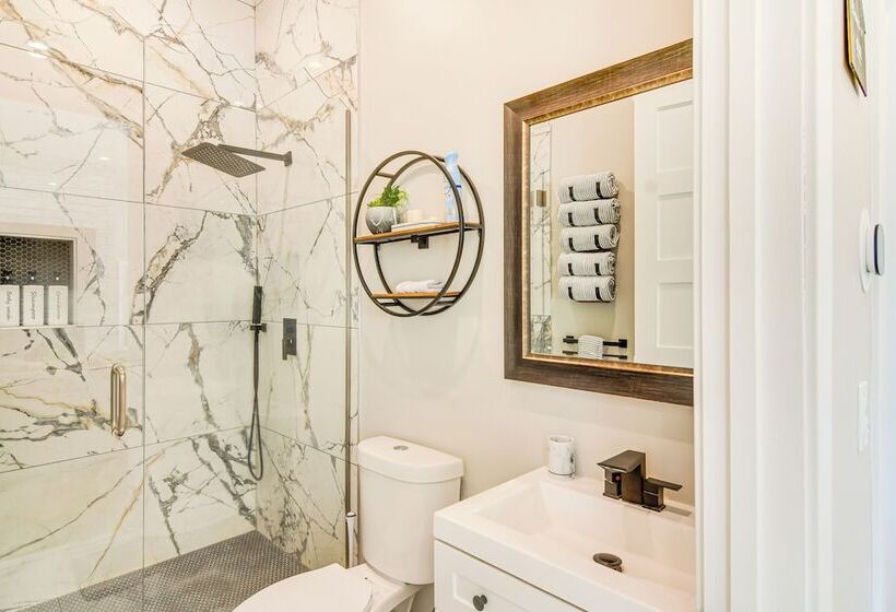 Romantic Mountain Retreat W/ Scenic Views!