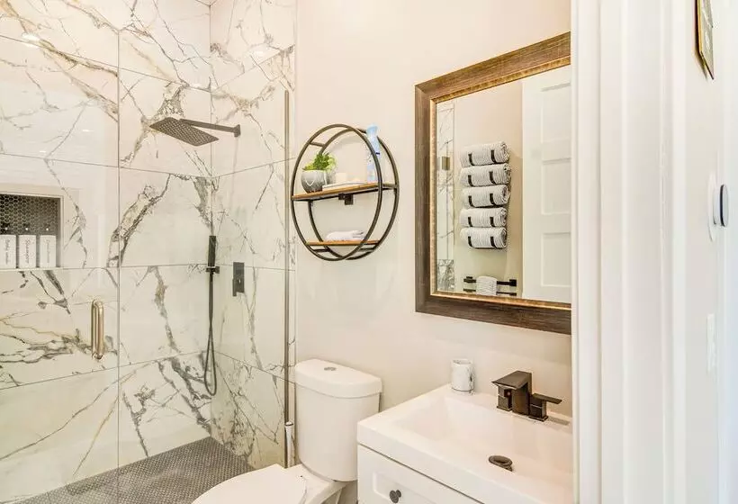 Romantic Mountain Retreat W/ Scenic Views!