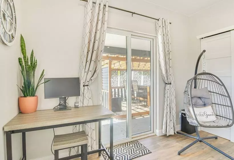 Romantic Mountain Retreat W/ Scenic Views!