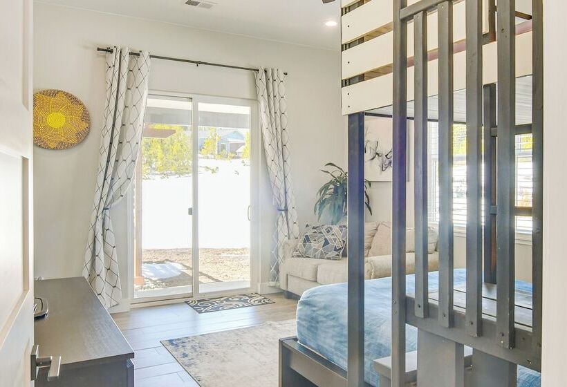 Romantic Mountain Retreat W/ Scenic Views!