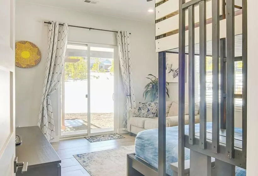 Romantic Mountain Retreat W/ Scenic Views!