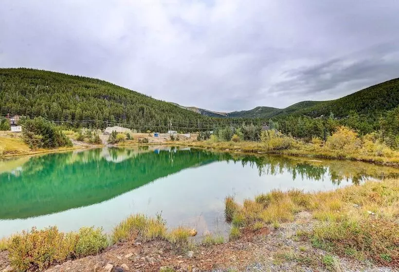 Romantic Mountain Retreat W/ Scenic Views!