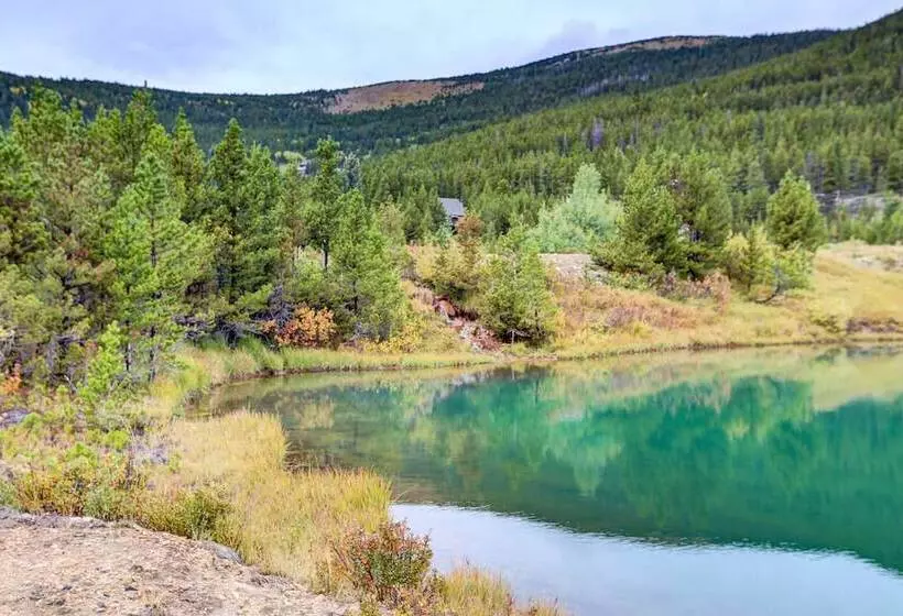 Romantic Mountain Retreat W/ Scenic Views!