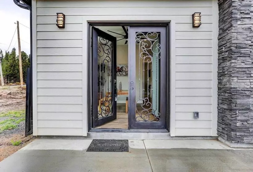 Romantic Mountain Retreat W/ Scenic Views!