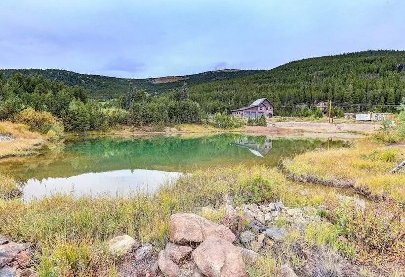 Romantic Mountain Retreat W/ Scenic Views!