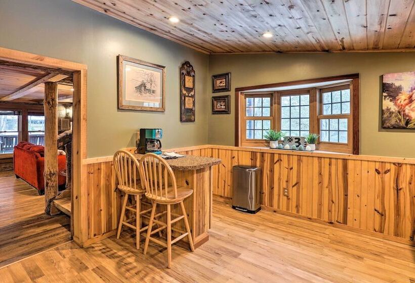 Mars Hill Ski Resort Cabin: 20 Miles To Asheville!