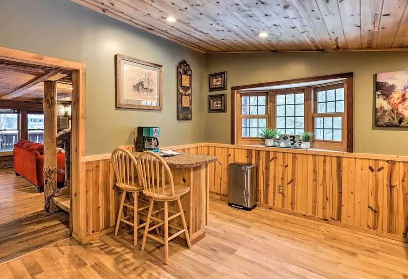 Mars Hill Ski Resort Cabin: 20 Miles To Asheville!