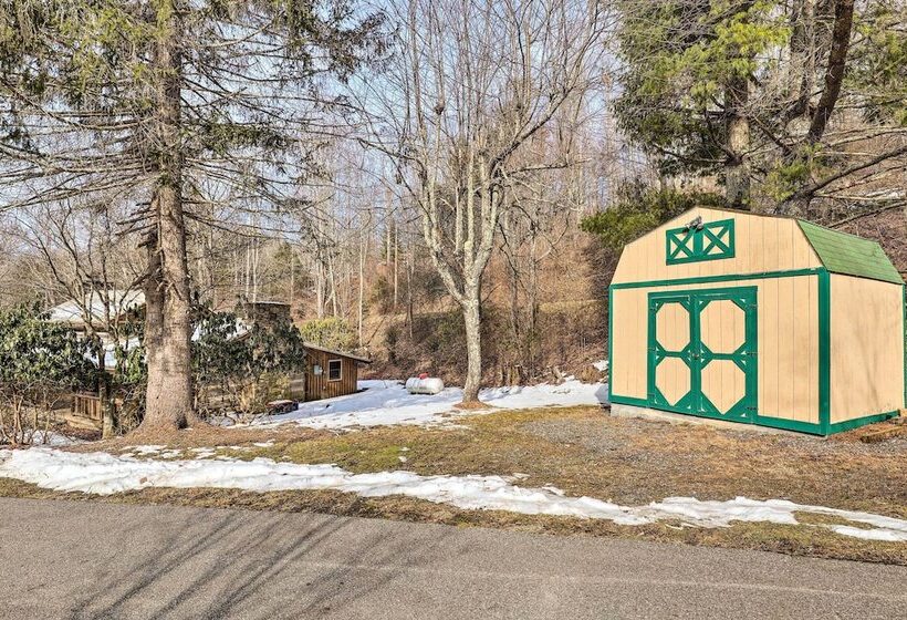 Mars Hill Ski Resort Cabin: 20 Miles To Asheville!