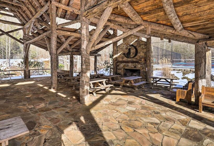 Mars Hill Ski Resort Cabin: 20 Miles To Asheville!