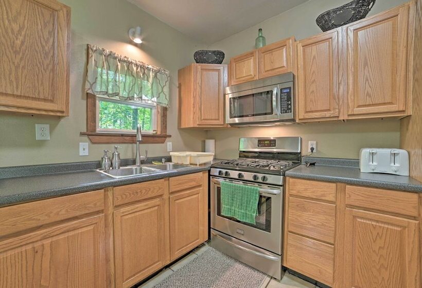 Rustic Wooded Retreat W/ Fire Pit, Near Trails!