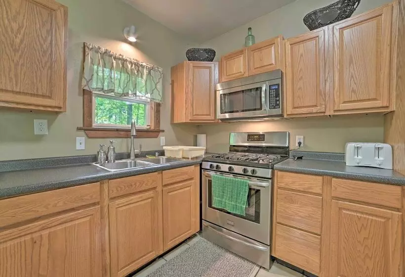 Rustic Wooded Retreat W/ Fire Pit, Near Trails!
