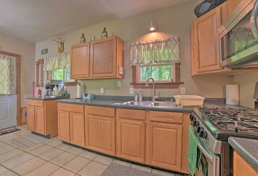 Rustic Wooded Retreat W/ Fire Pit, Near Trails!