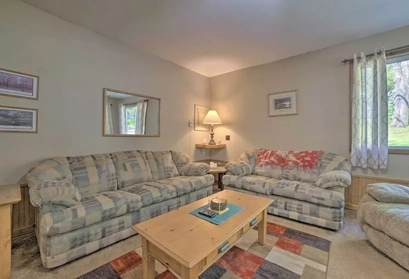 Rustic Wooded Retreat W/ Fire Pit, Near Trails!