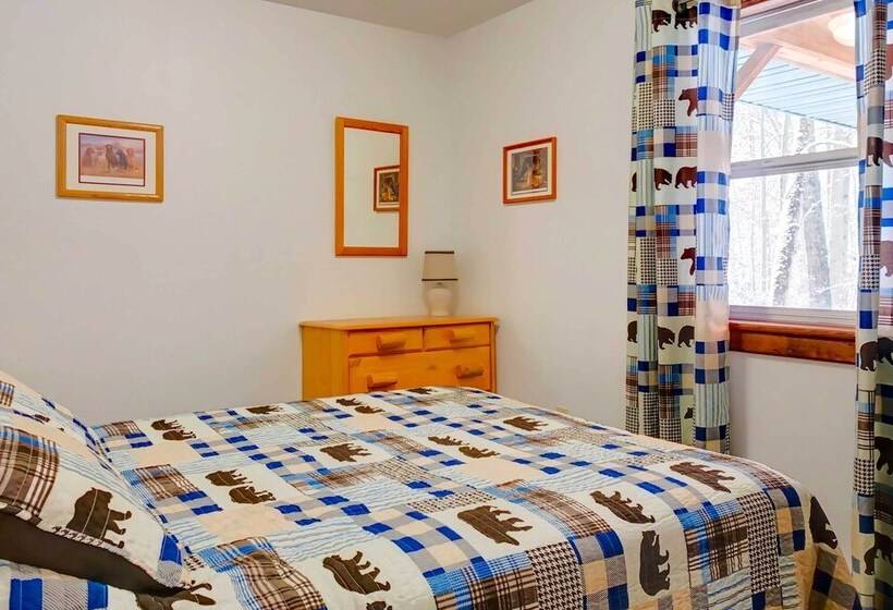 Rustic Wooded Retreat W/ Fire Pit, Near Trails!