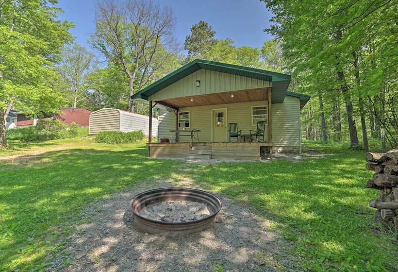 Rustic Wooded Retreat W/ Fire Pit, Near Trails!