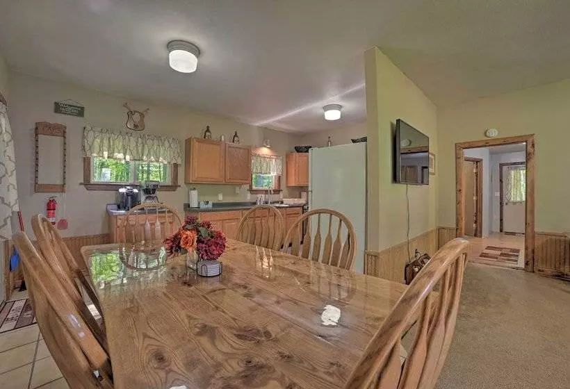 Rustic Wooded Retreat W/ Fire Pit, Near Trails!