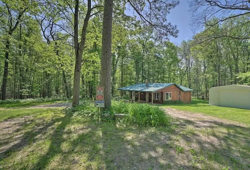 Rustic Wooded Retreat W/ Fire Pit, Near Trails!