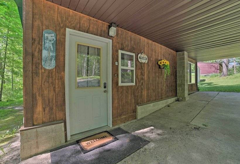 Rustic Wooded Retreat W/ Fire Pit, Near Trails!