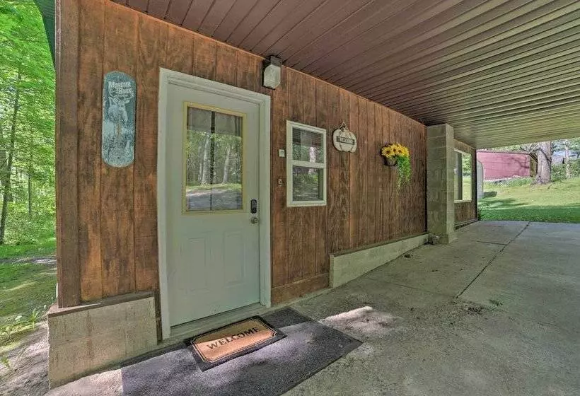 Rustic Wooded Retreat W/ Fire Pit, Near Trails!