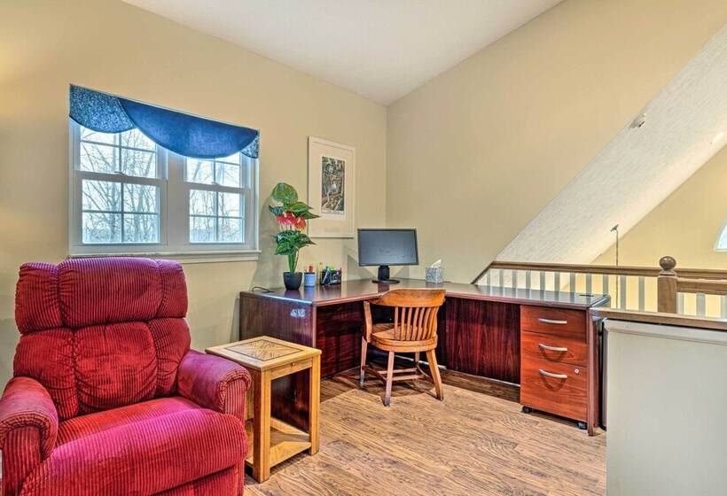 Serene Bloomington Home: Deck & Forest Views