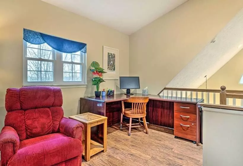 Serene Bloomington Home: Deck & Forest Views