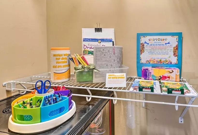 Serene Bloomington Home: Deck & Forest Views