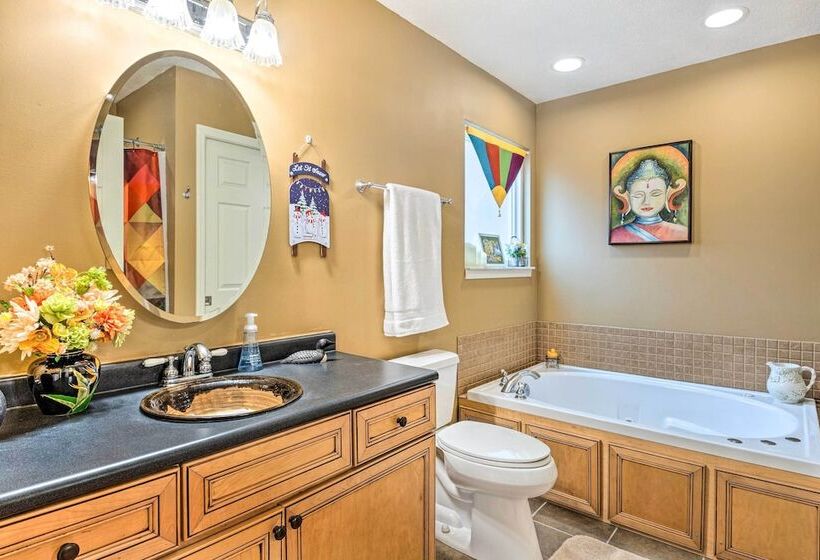 Serene Bloomington Home: Deck & Forest Views