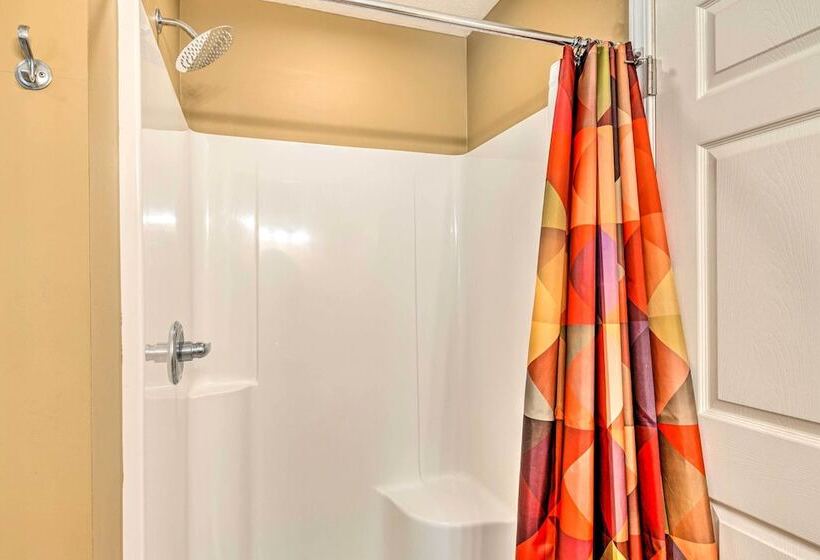 Serene Bloomington Home: Deck & Forest Views