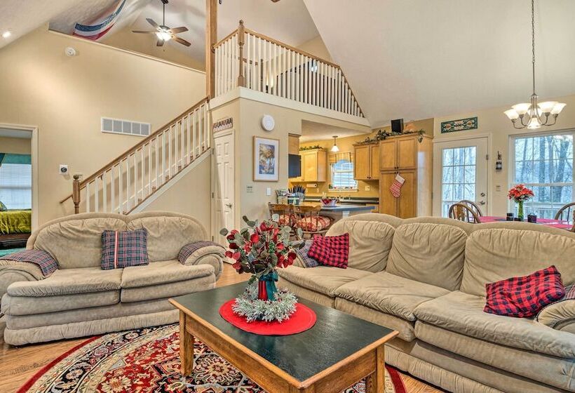 Serene Bloomington Home: Deck & Forest Views