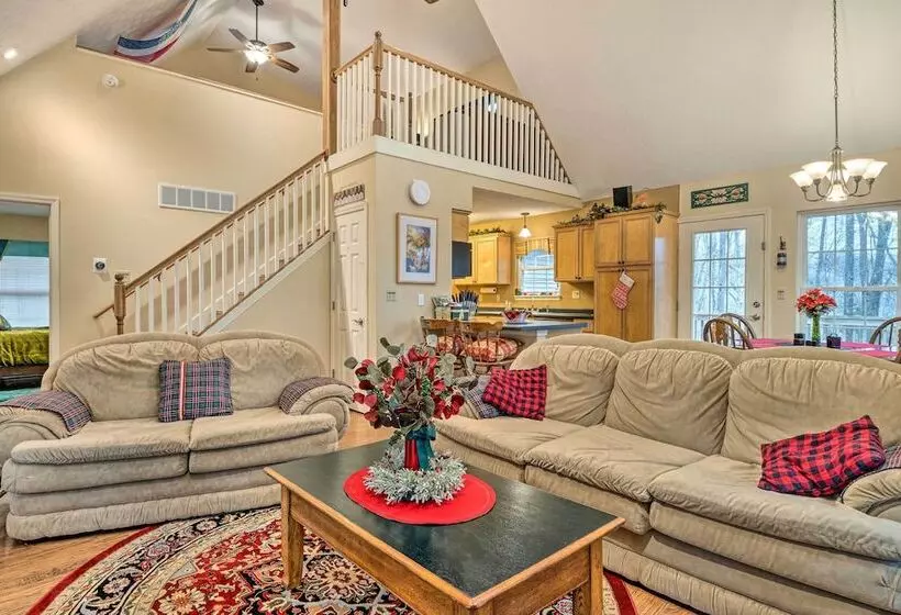 Serene Bloomington Home: Deck & Forest Views