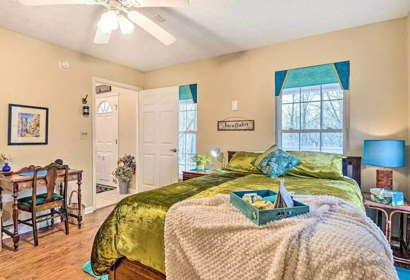 Serene Bloomington Home: Deck & Forest Views