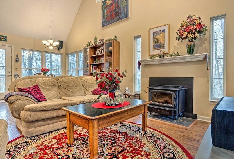 Serene Bloomington Home: Deck & Forest Views