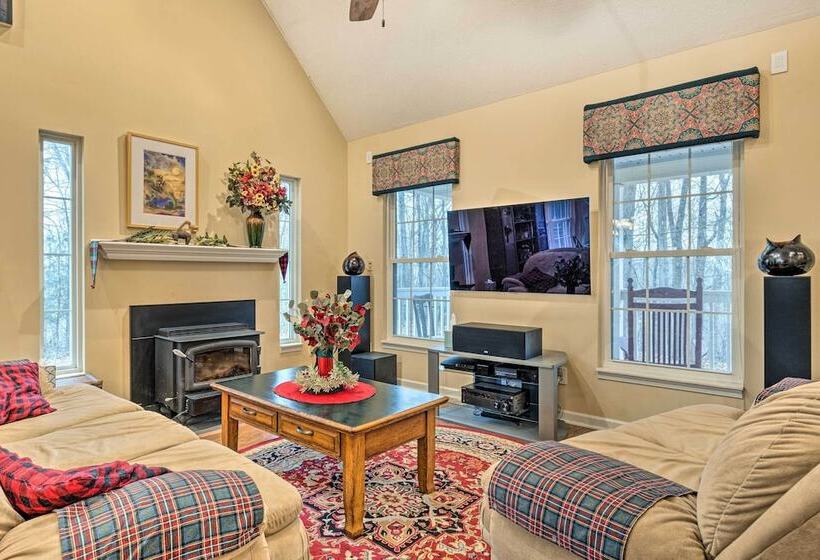 Serene Bloomington Home: Deck & Forest Views