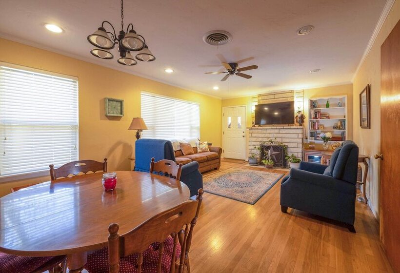 Serene, Country Retreat ~ 12 Mi To Main St!