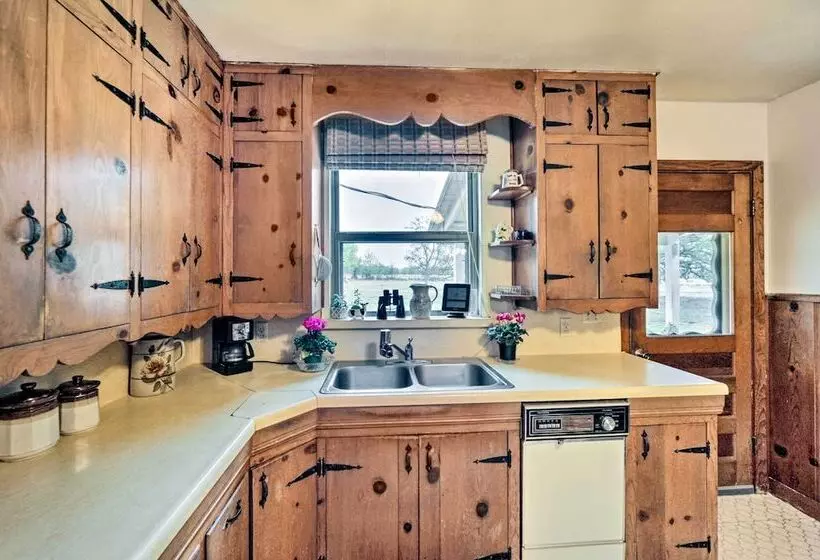Serene, Country Retreat ~ 12 Mi To Main St!