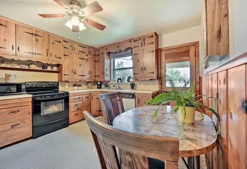 Serene, Country Retreat ~ 12 Mi To Main St!