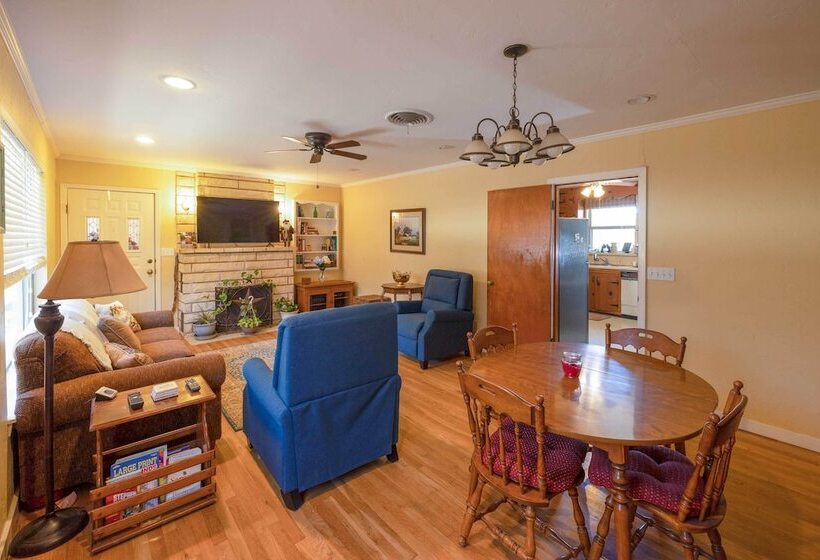 Serene, Country Retreat ~ 12 Mi To Main St!