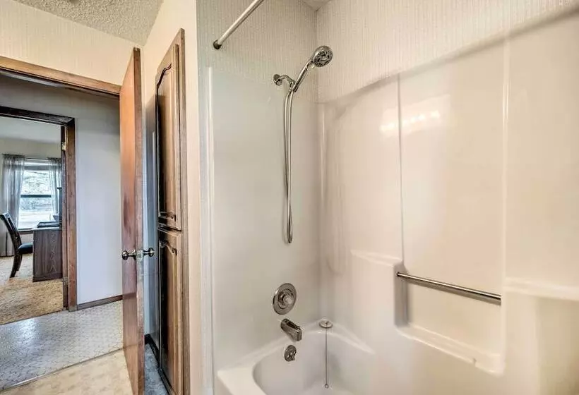 Serene, Country Retreat ~ 12 Mi To Main St!