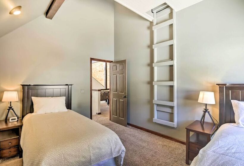 Spacious Fairplay Cabin W/ Views ~ 21 Mi To Breck!