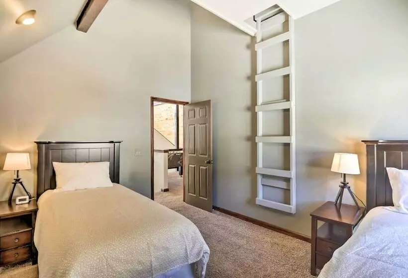 Spacious Fairplay Cabin W/ Views ~ 21 Mi To Breck!