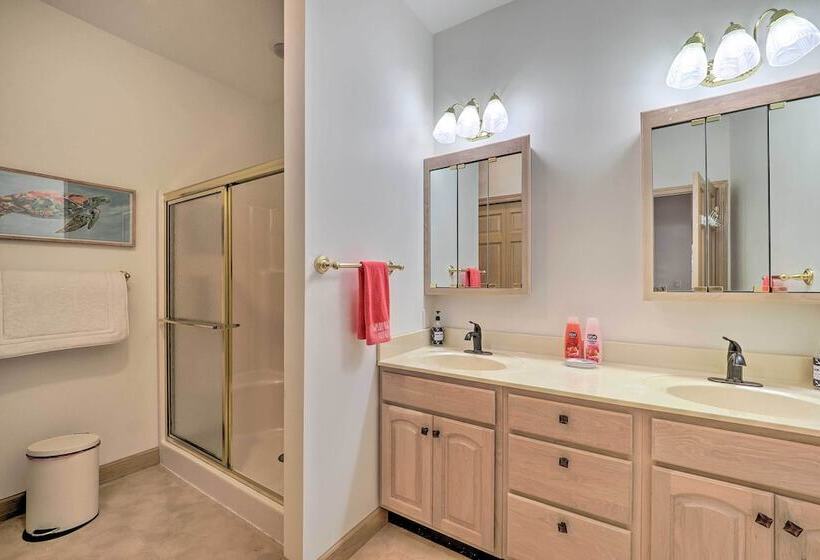 Spacious Lake Leelanau Cottage W/ Fire Pit!