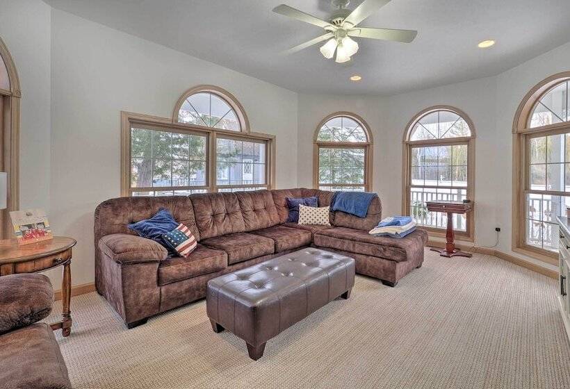 Spacious Lake Leelanau Cottage W/ Fire Pit!