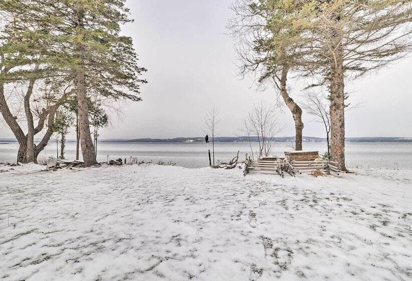 Spacious Lake Leelanau Cottage W/ Fire Pit!