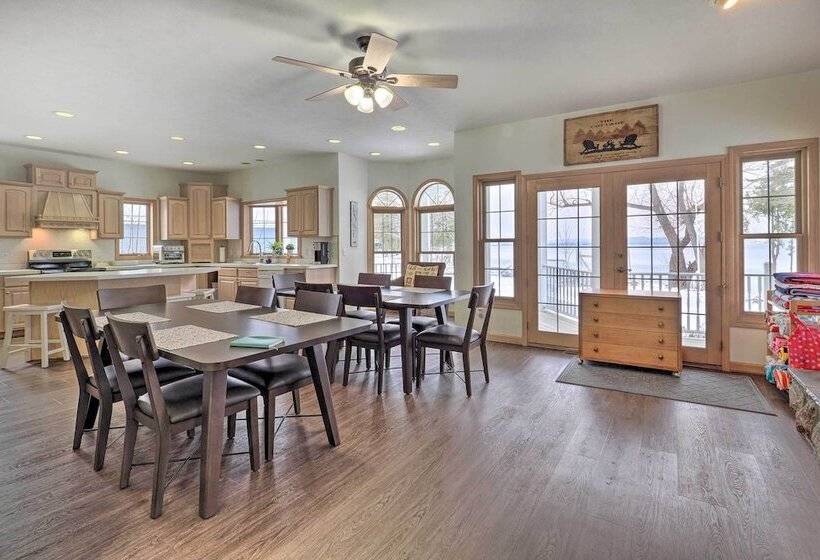 Spacious Lake Leelanau Cottage W/ Fire Pit!