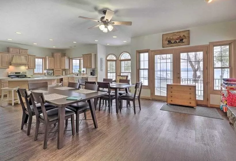 Spacious Lake Leelanau Cottage W/ Fire Pit!