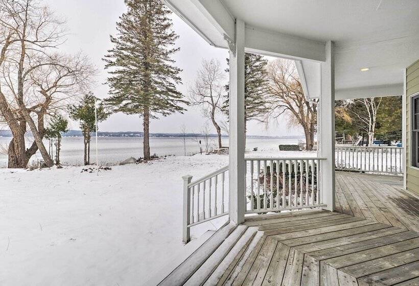 Spacious Lake Leelanau Cottage W/ Fire Pit!