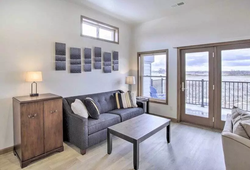 Spacious Recently Built Home < 1 Mi To Lake!