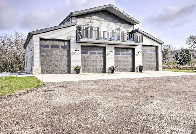 Spacious Recently Built Home < 1 Mi To Lake!