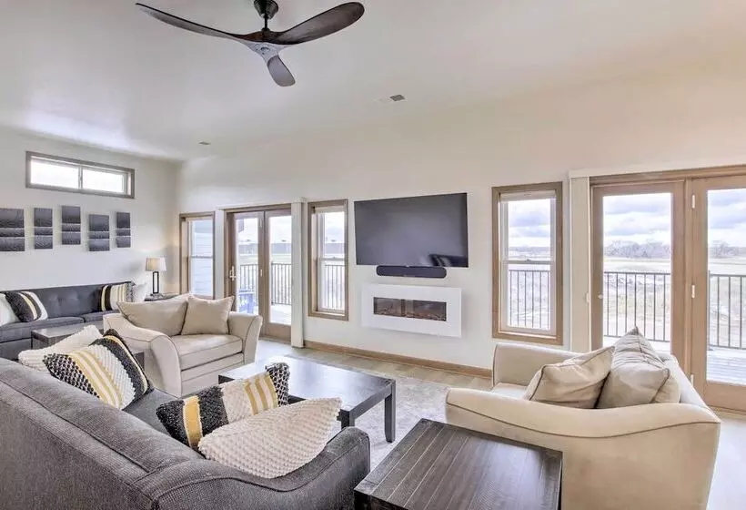 Spacious Recently Built Home < 1 Mi To Lake!